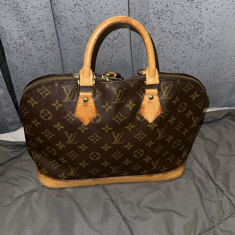Louis Vuitton Brown Monogram Handbag (pre-owned). Strap is unbranded. - Picture 3 of 15